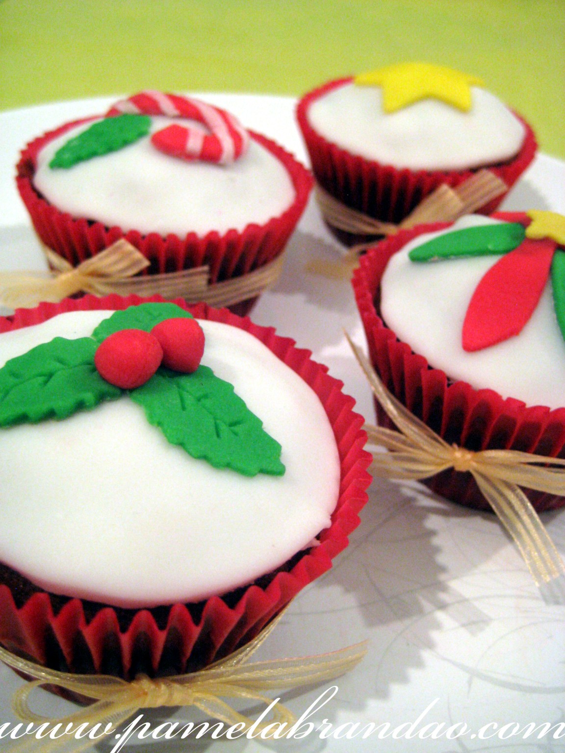 christmas-cupcake-pam-b